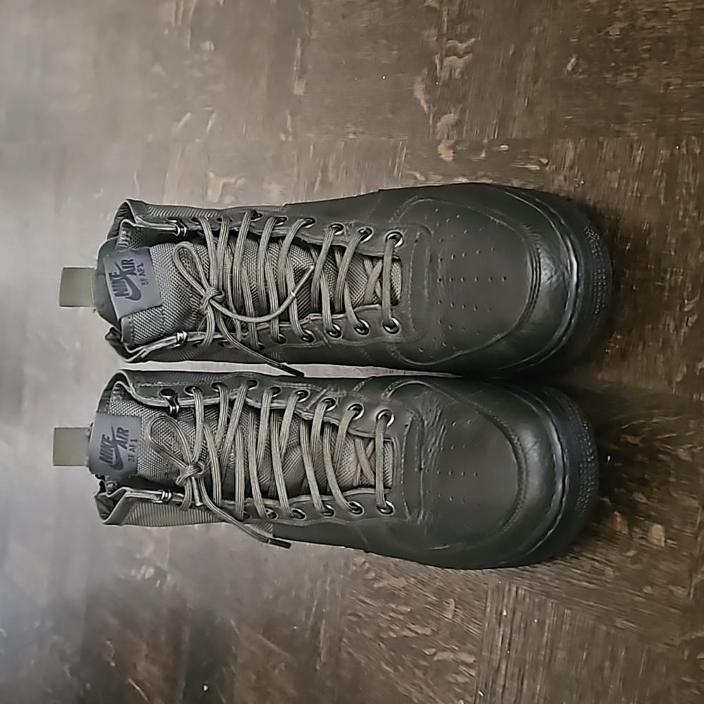 Nike High-Top Sneakers in Olive Green